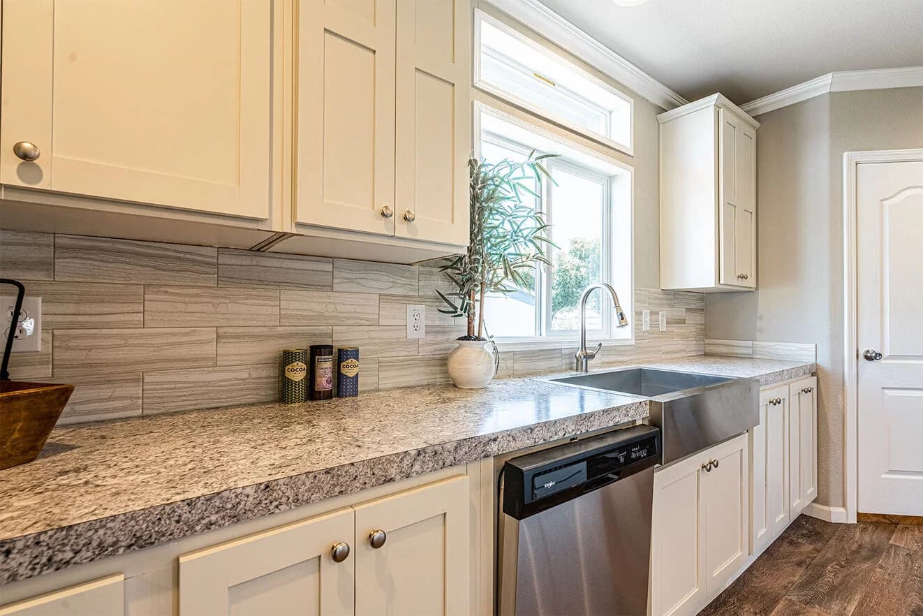 Evergreen 28603e kitchen home features