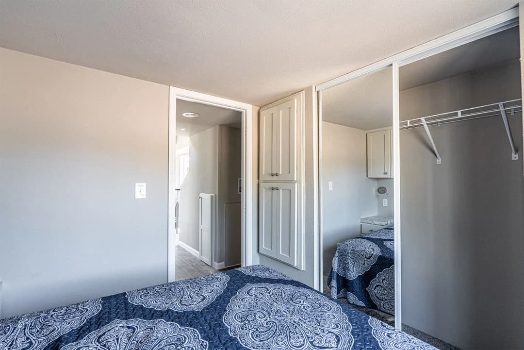 Cascadia value 12351l bedroom home features