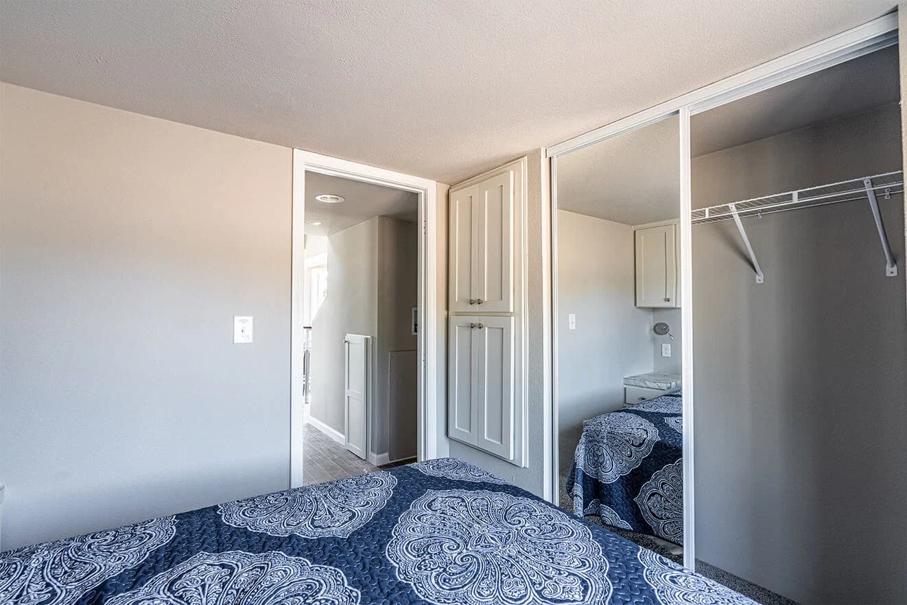 Cascadia value 12351l bedroom home features