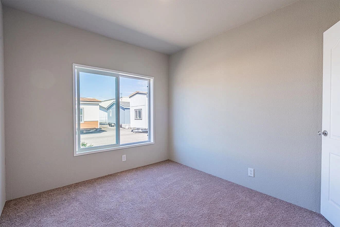 Evergreen 28583f bedroom home features