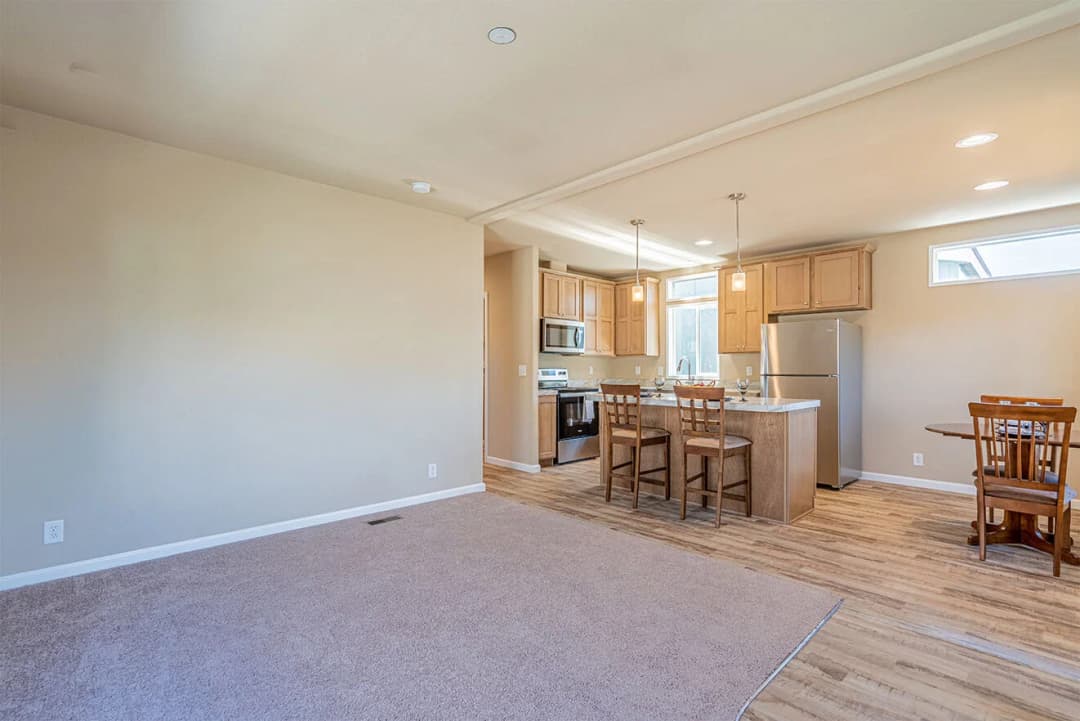 Evergreen 24342e interior home features