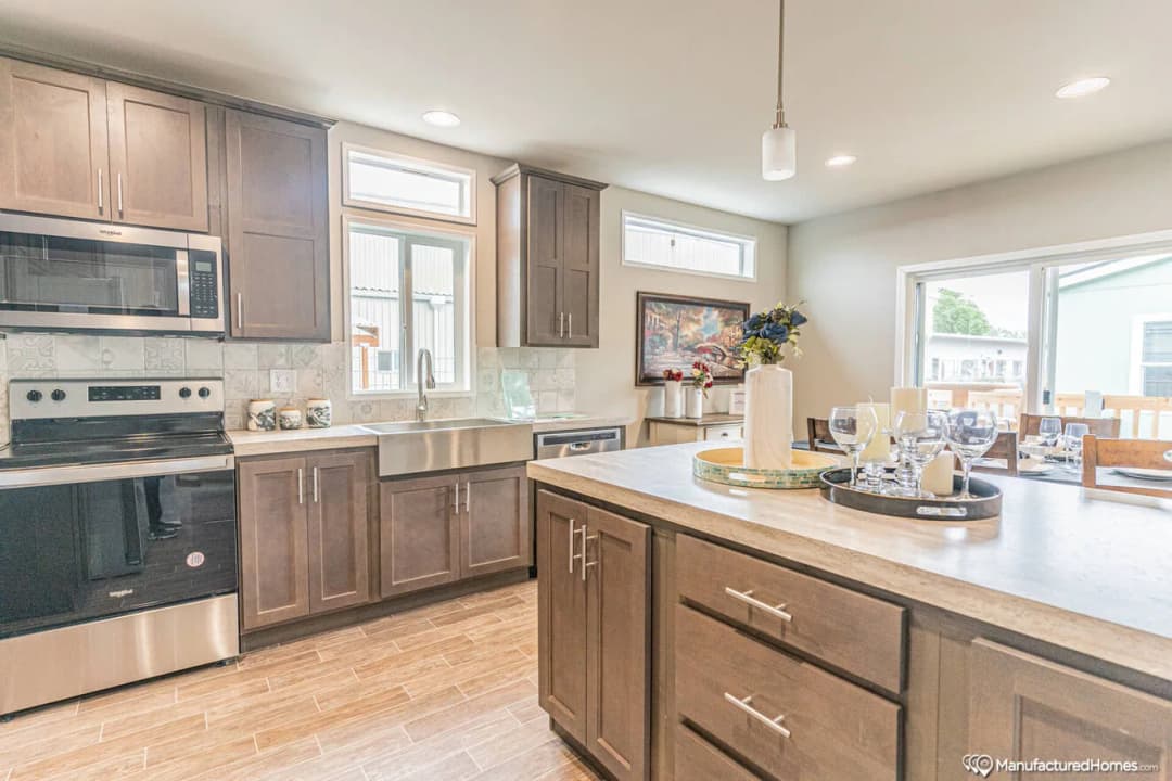 Evergreen 28502e kitchen home features